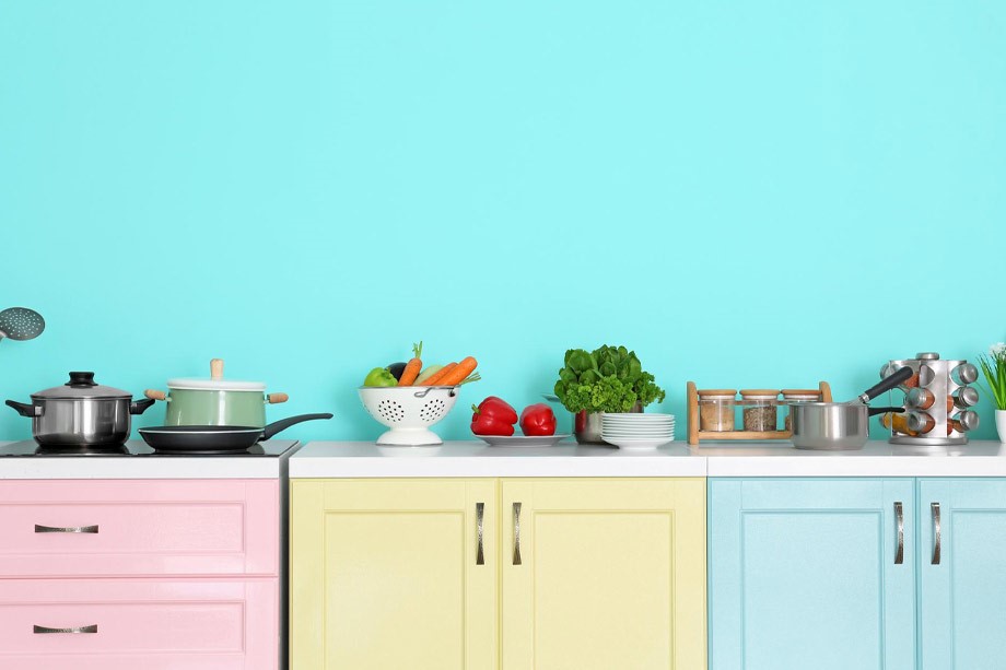 بررسی راهنمای انتخاب رنگ آشپزخانه در بلاگ دکورین